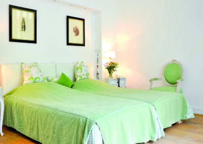 Suite-Dr-Graf-von-Keyserlingk_Bett